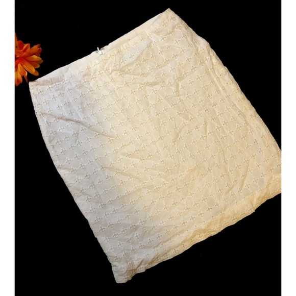 Banana Republic Dresses & Skirts - Banana Republic Women's Size 8 Cotton White Eyelet Skirt Knee Length  Pencil